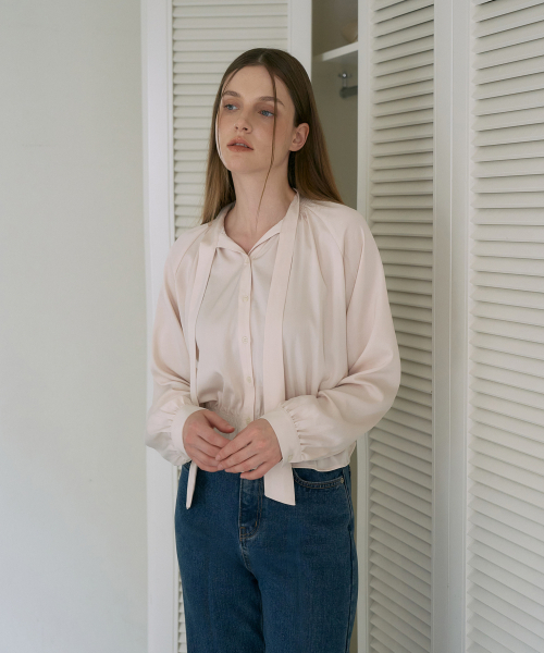 DEHEVE（デヘヴェ）の「Smocked Tie-Neck Blouse [Cream]（シャツ/ブラウス・レディース・Cream・OS）」の10枚目の写真