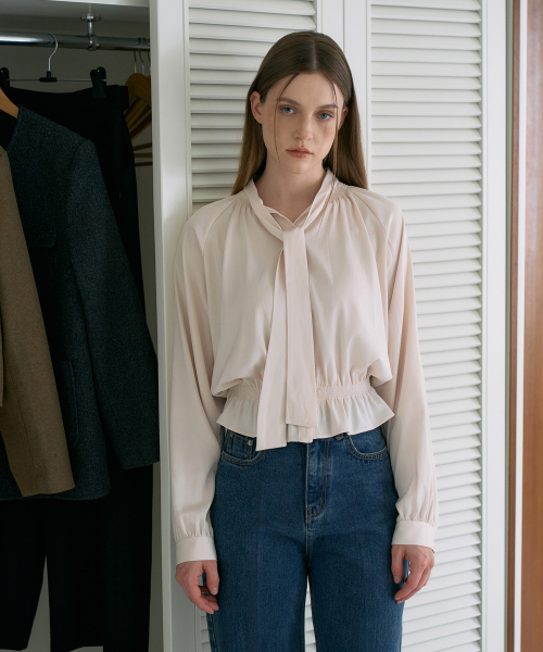 DEHEVE（デヘヴェ）の「Smocked Tie-Neck Blouse [Cream]（シャツ/ブラウス・レディース・Cream・OS）」の11枚目の写真