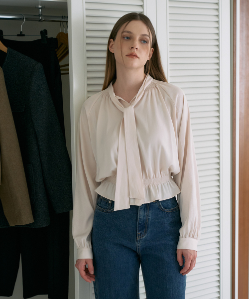 DEHEVE（デヘヴェ）の「Smocked Tie-Neck Blouse [Cream]（シャツ/ブラウス・レディース・Cream・OS）」の12枚目の写真