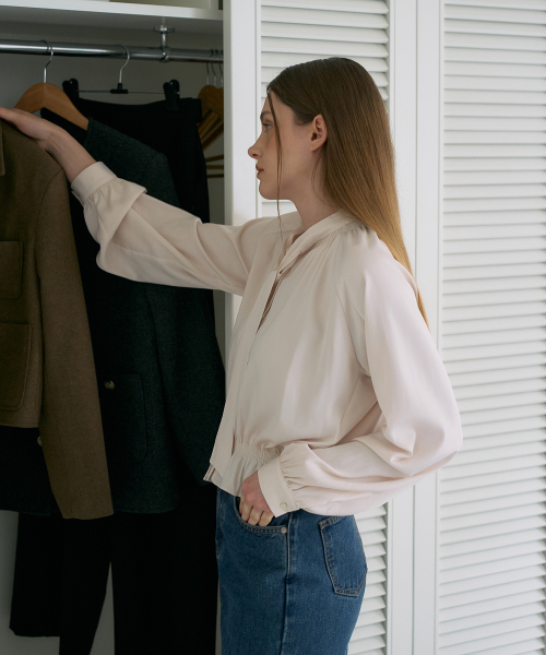 DEHEVE（デヘヴェ）の「Smocked Tie-Neck Blouse [Cream]（シャツ/ブラウス・レディース・Cream・OS）」の13枚目の写真