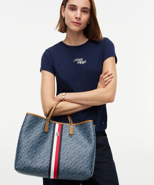 TOMMY HILFIGER(トミーヒルフィガー)の「TH モノプレイ ストライプ 2WAYトートバッグ(ショルダーバッグ・レディース・ネイビー・FREE)」の2枚目の写真