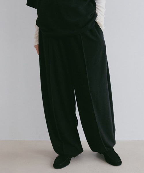 ETRE TOKYO(エトレトウキョウ)の「パイルピンタックワイドパンツ(その他パンツ・レディース・ブラック/ホワイト/ベージュ・M/S)」の2枚目の写真