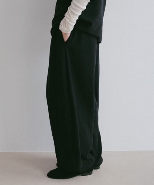 ETRE TOKYO(エトレトウキョウ)の「パイルピンタックワイドパンツ(その他パンツ・レディース・ブラック/ホワイト/ベージュ・M/S)」の13枚目の写真