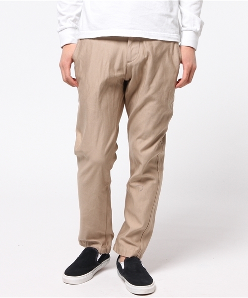 BHY-biography(ビーエイチワイバイオグラフィー)の「BACK SWEAT TWILL CHINO/バックサテンスウェットツイルチノパンツ(その他パンツ・メンズ・カーキ/オリーブ・48/46/44)」の1枚目の写真