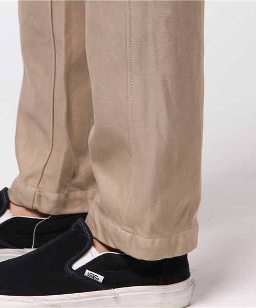 BHY-biography(ビーエイチワイバイオグラフィー)の「BACK SWEAT TWILL CHINO/バックサテンスウェットツイルチノパンツ(その他パンツ・メンズ・カーキ/オリーブ・48/46/44)」の8枚目の写真