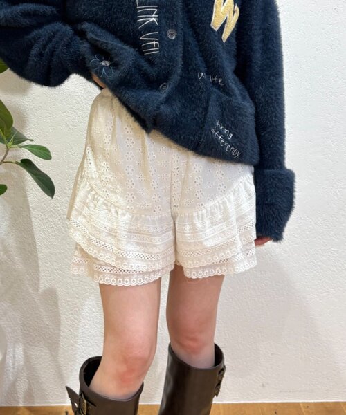 w closet(ダブルクローゼット)の「スカラップフリルショートパンツ(その他パンツ・レディース・オフホワイト/ブラック・FREE)」の1枚目の写真