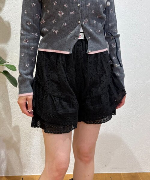 w closet(ダブルクローゼット)の「スカラップフリルショートパンツ(その他パンツ・レディース・オフホワイト/ブラック・FREE)」の13枚目の写真