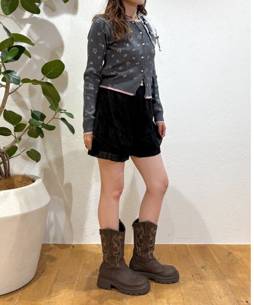 w closet(ダブルクローゼット)の「スカラップフリルショートパンツ(その他パンツ・レディース・オフホワイト/ブラック・FREE)」の9枚目の写真