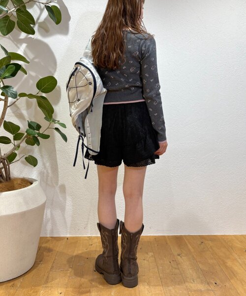 w closet(ダブルクローゼット)の「スカラップフリルショートパンツ(その他パンツ・レディース・オフホワイト/ブラック・FREE)」の8枚目の写真