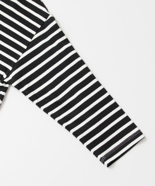 URBAN RESEARCH(アーバンリサーチ)の「UR スカーフ付プルオーバー(Tシャツ/カットソー・レディース・ホワイト×ブラック/ブラック×ホワイト・FREE)」の8枚目の写真