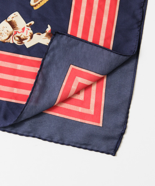 URBAN RESEARCH(アーバンリサーチ)の「UR スカーフ付プルオーバー(Tシャツ/カットソー・レディース・ホワイト×ブラック/ブラック×ホワイト・FREE)」の4枚目の写真