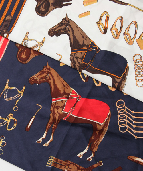 URBAN RESEARCH(アーバンリサーチ)の「UR スカーフ付プルオーバー(Tシャツ/カットソー・レディース・ホワイト×ブラック/ブラック×ホワイト・FREE)」の5枚目の写真