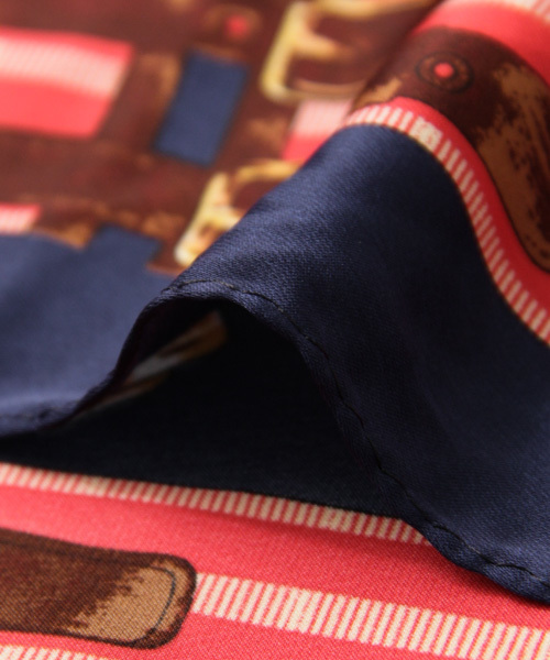 URBAN RESEARCH(アーバンリサーチ)の「UR スカーフ付プルオーバー(Tシャツ/カットソー・レディース・ホワイト×ブラック/ブラック×ホワイト・FREE)」の6枚目の写真