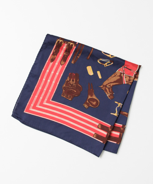 URBAN RESEARCH(アーバンリサーチ)の「UR スカーフ付プルオーバー(Tシャツ/カットソー・レディース・ホワイト×ブラック/ブラック×ホワイト・FREE)」の7枚目の写真