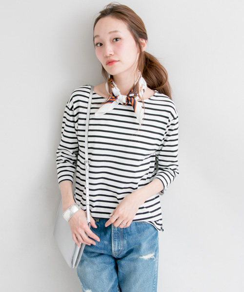 URBAN RESEARCH(アーバンリサーチ)の「UR スカーフ付プルオーバー(Tシャツ/カットソー・レディース・ホワイト×ブラック/ブラック×ホワイト・FREE)」の21枚目の写真