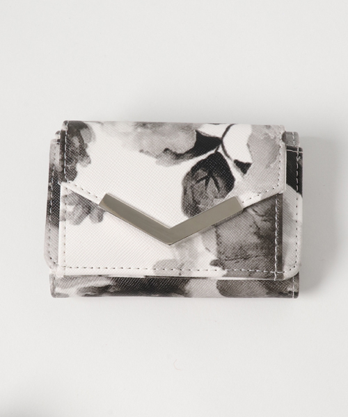 KOBE LETTUCE（コウベレタス）の「V字金具コンパクト三つ折りミニ財布（財布・レディース・ブラック/ベージュ/イエロー/グレー/シルバー/サックスブルー/ピンク系その他/ネイビー/ピンク/ワイン/モスグリーン/ブラック系その他/ブルー系その他/チェック/ライトピンク/コーラル/ミント/ブラック系その他2・FREE）」の3枚目の写真