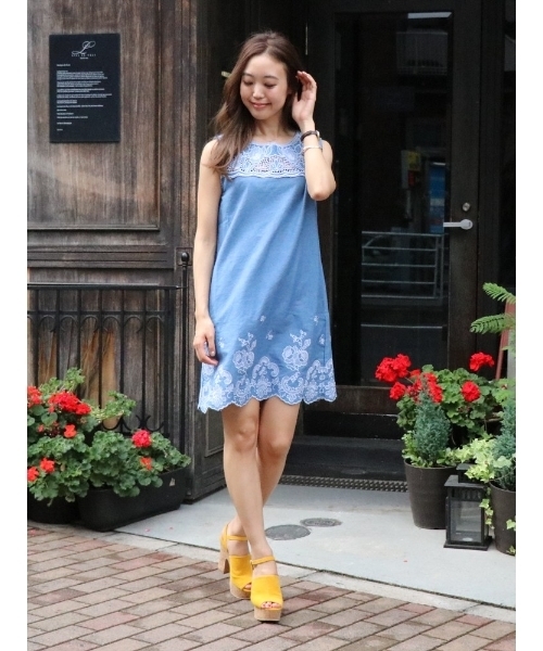 dazzlin（ダズリン）の「エンブロイダリーデニムサックワンピース（ワンピース・レディース・ホワイト/インディゴブルー/ブルー・SMALL/MEDIUM）」の17枚目の写真