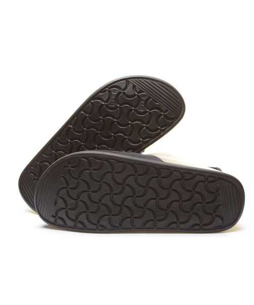 BIRKENSTOCK（ビルケンシュトック）の「MONTANA/モンタナ　ジェットブラック×ブラック (WOMEN)（その他シューズ・レディース・ブラック・35/36/37/38）」の3枚目の写真