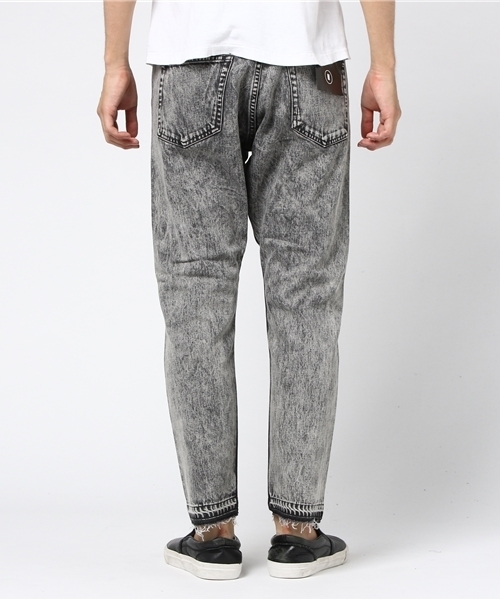 niko and...(ニコアンド)の「リペアケミカルデニムパンツ(デニムパンツ・メンズ・チャコール/ブルー・LARGE/MEDIUM)」の4枚目の写真