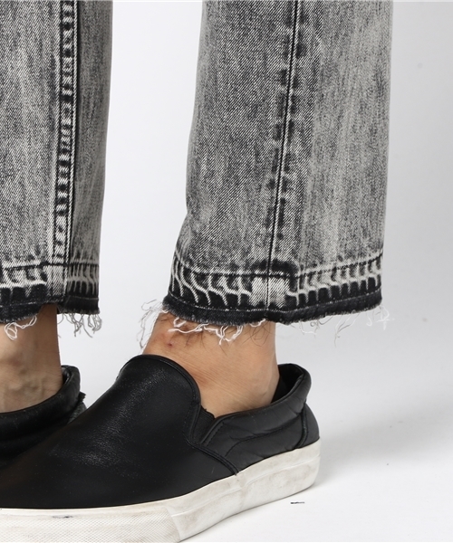 niko and...(ニコアンド)の「リペアケミカルデニムパンツ(デニムパンツ・メンズ・チャコール/ブルー・LARGE/MEDIUM)」の9枚目の写真