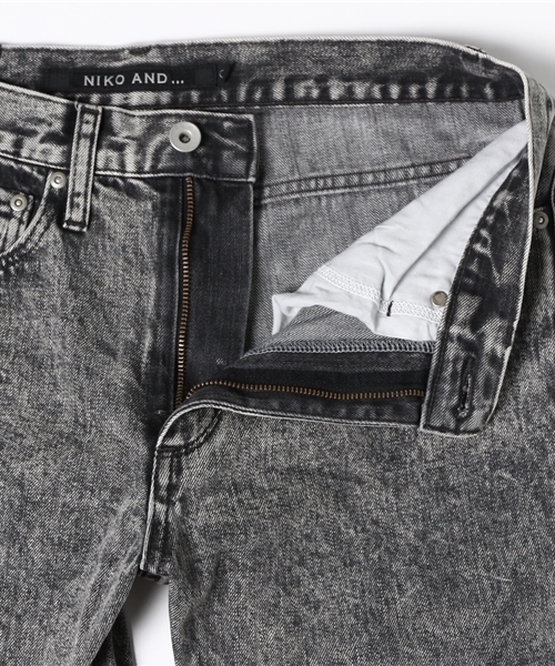niko and...(ニコアンド)の「リペアケミカルデニムパンツ(デニムパンツ・メンズ・チャコール/ブルー・LARGE/MEDIUM)」の10枚目の写真