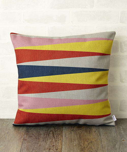 Jubilee（ジュビリー）の「クッションカバー（クッション/クッションカバー・レディース・ホワイト×ブラック/レッド系その他/カラフル/ブラック/ネイビー/ブルー/ホワイト/バーガンディー/レッド/ホワイト系その他/ホワイト系その他2/ピンク系その他/マルチ/ライトブラウン/ライトブルー/ホワイト×ブルー/ホワイト×レッド/ホワイト系その他3/パープル系その他/ブルー系その他・FREE）」の18枚目の写真