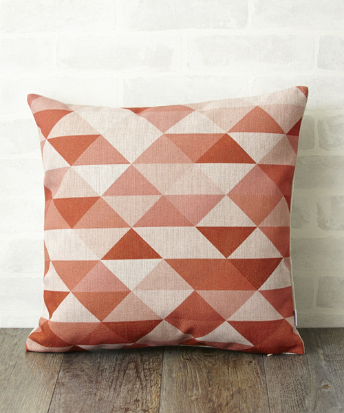 Jubilee（ジュビリー）の「クッションカバー（クッション/クッションカバー・レディース・ホワイト×ブラック/レッド系その他/カラフル/ブラック/ネイビー/ブルー/ホワイト/バーガンディー/レッド/ホワイト系その他/ホワイト系その他2/ピンク系その他/マルチ/ライトブラウン/ライトブルー/ホワイト×ブルー/ホワイト×レッド/ホワイト系その他3/パープル系その他/ブルー系その他・FREE）」の16枚目の写真