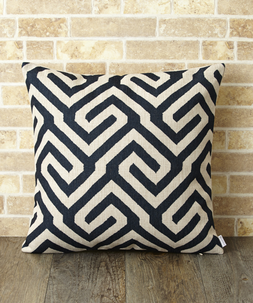 Jubilee（ジュビリー）の「クッションカバー（クッション/クッションカバー・レディース・ホワイト×ブラック/レッド系その他/カラフル/ブラック/ネイビー/ブルー/ホワイト/バーガンディー/レッド/ホワイト系その他/ホワイト系その他2/ピンク系その他/マルチ/ライトブラウン/ライトブルー/ホワイト×ブルー/ホワイト×レッド/ホワイト系その他3/パープル系その他/ブルー系その他・FREE）」の8枚目の写真