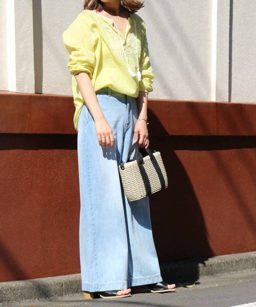 a.v.v（アーヴェヴェ）の「ワイドデニムパンツ（デニムパンツ・レディース・ネイビー/ライトブルー・40/42/34/38/36）」の2枚目の写真