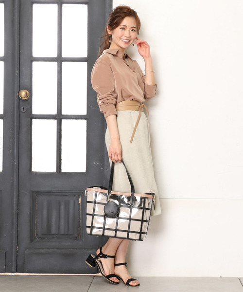 un dix cors(アンディコール)の「デシンルーズシャツ(シャツ/ブラウス・レディース・ベージュ/ネイビー/オフホワイト・フリ-)」の6枚目の写真