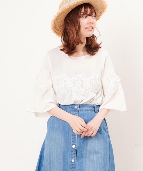 natural couture（ナチュラルクチュール）の「3Dフラワーレース使いトップス（Tシャツ/カットソー・レディース・イエロー/オフホワイト/ブラック・FREE）」の6枚目の写真