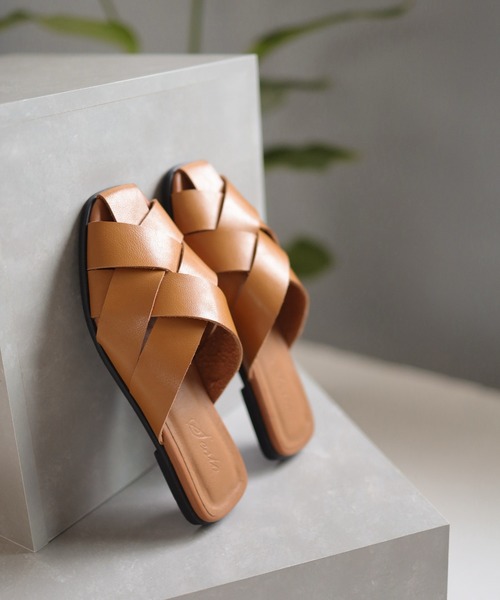 SESTO（セスト）の「やわらかエコレザーのバブーシュクロス編みメッシュスリッポンスリッパフラットサンダル/リラックスサンダル（サンダル・レディース・ブラック/キャメル/アイボリー/シルバー/イエロー/ダークブラウン・3L/L/LL/M/S）」の5枚目の写真