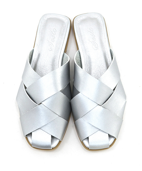 SESTO（セスト）の「やわらかエコレザーのバブーシュクロス編みメッシュスリッポンスリッパフラットサンダル/リラックスサンダル（サンダル・レディース・ブラック/キャメル/アイボリー/シルバー/イエロー/ダークブラウン・3L/L/LL/M/S）」の7枚目の写真