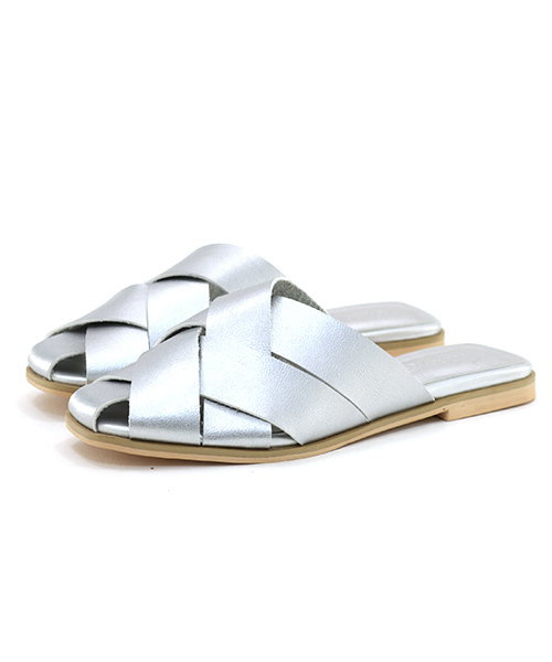 SESTO（セスト）の「やわらかエコレザーのバブーシュクロス編みメッシュスリッポンスリッパフラットサンダル/リラックスサンダル（サンダル・レディース・ブラック/キャメル/アイボリー/シルバー/イエロー/ダークブラウン・3L/L/LL/M/S）」の8枚目の写真