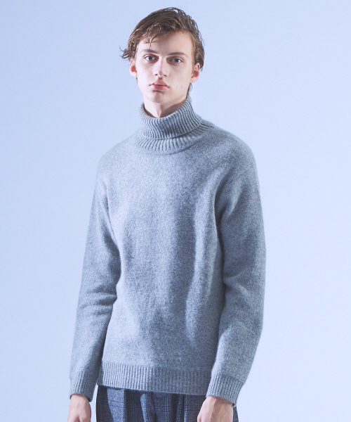 ABAHOUSE（アバハウス）の「YAK/RA/CA タートルネックニット（ニット/セーター・メンズ・グレー/カーキ/ダークオレンジ/ネイビー・44/46/48）」の2枚目の写真