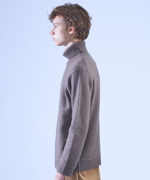 ABAHOUSE（アバハウス）の「YAK/RA/CA タートルネックニット（ニット/セーター・メンズ・グレー/カーキ/ダークオレンジ/ネイビー・44/46/48）」の6枚目の写真