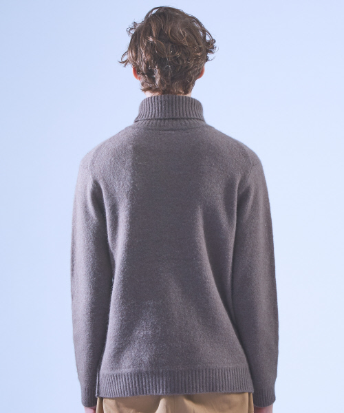 ABAHOUSE（アバハウス）の「YAK/RA/CA タートルネックニット（ニット/セーター・メンズ・グレー/カーキ/ダークオレンジ/ネイビー・44/46/48）」の7枚目の写真
