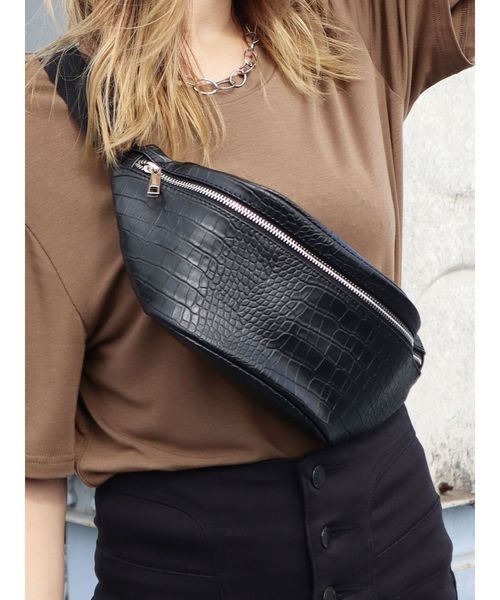 EMODA(エモダ)の「ソフトポーチサコッシュ(ボディバッグ/ウエストポーチ・レディース・ブラック/その他/その他1・FREE)」の3枚目の写真