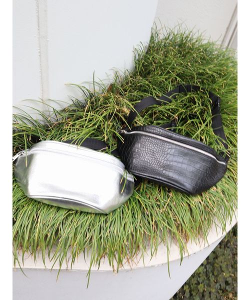 EMODA(エモダ)の「ソフトポーチサコッシュ(ボディバッグ/ウエストポーチ・レディース・ブラック/その他/その他1・FREE)」の6枚目の写真