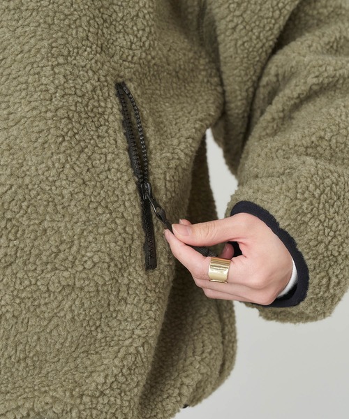 Chaco closet（チャコ クローゼット）の「2wayノーカラー ビックシルエットリバーシブルボアフリースジャケット（ブルゾン・レディース・ブラック/アイボリー/ライトオリーブ/ダークベージュ/テラコッタ/グレイッシュベージュ/チャコール・FREE）」の15枚目の写真