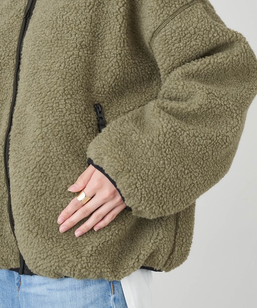 Chaco closet（チャコ クローゼット）の「2wayノーカラー ビックシルエットリバーシブルボアフリースジャケット（ブルゾン・レディース・ブラック/アイボリー/ライトオリーブ/ダークベージュ/テラコッタ/グレイッシュベージュ/チャコール・FREE）」の14枚目の写真