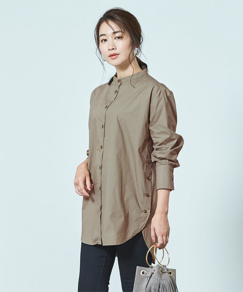 UR'S(ユアーズ)の「釦デザインロングシャツ(シャツ/ブラウス・レディース・ホワイト/ベージュ/カーキ・M)」の1枚目の写真