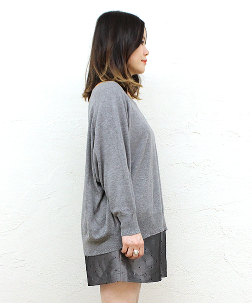 mystic（ミスティック）の「シルク混Vドルマンニットプルオーバー（ニット/セーター・レディース・オフホワイト/ブラック/グレー/ブルー・FREE）」の9枚目の写真