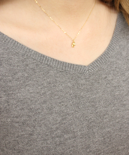 mystic（ミスティック）の「シルク混Vドルマンニットプルオーバー（ニット/セーター・レディース・オフホワイト/ブラック/グレー/ブルー・FREE）」の6枚目の写真