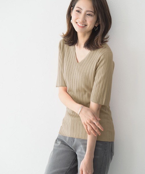 Pierrot（ピエロ）の「●ネックが選べるシルクタッチ半袖リブニット（ニット/セーター・レディース・オフホワイト/ホワイト系その他/ブラック/ブラック系その他/グレー/アッシュグレー/グレー系その他/グレー系その他2/モカ/ブラウン系その他/ライトベージュ/ベージュ系その他/ネイビー/ブルー系その他/ブルー系その他2/ブルーグリーン/ラベンダー/パープル系その他/キャメル/グリーン/ブラウン系その他2/グリーン系その他/スモークピンク/ピンク系その他/グリーン系/グリーン系1/ブラウン系その他3/オレンジ系その他/ブラウン系その他4/オレンジ・M/L）」の15枚目の写真