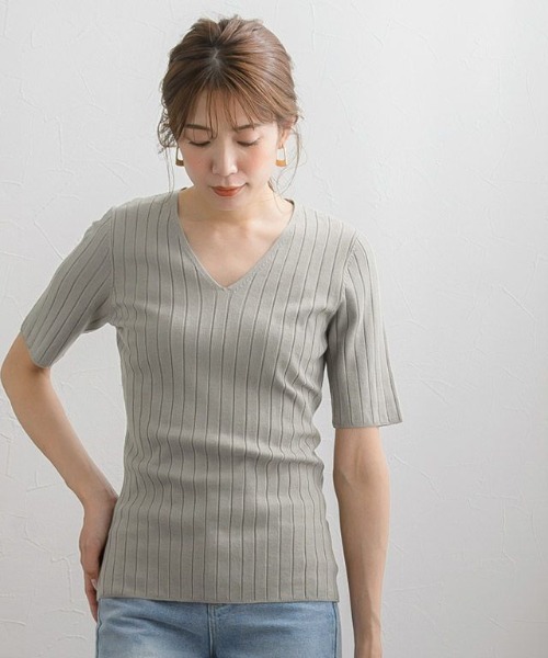 Pierrot（ピエロ）の「●ネックが選べるシルクタッチ半袖リブニット（ニット/セーター・レディース・オフホワイト/ホワイト系その他/ブラック/ブラック系その他/グレー/アッシュグレー/グレー系その他/グレー系その他2/モカ/ブラウン系その他/ライトベージュ/ベージュ系その他/ネイビー/ブルー系その他/ブルー系その他2/ブルーグリーン/ラベンダー/パープル系その他/キャメル/グリーン/ブラウン系その他2/グリーン系その他/スモークピンク/ピンク系その他/グリーン系/グリーン系1/ブラウン系その他3/オレンジ系その他/ブラウン系その他4/オレンジ・M/L）」の9枚目の写真