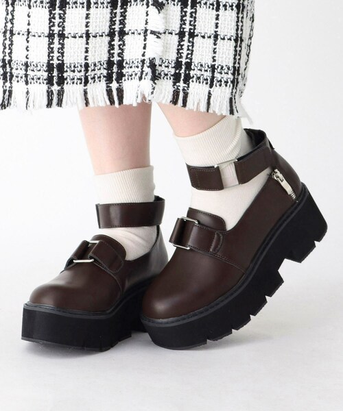 cs T&P（シーエスティーアンドピー）の「厚底ベルトパンプス（パンプス・レディース・ブラック/ダークブラウン/ワインレッド・S/M/L/LL）」の4枚目の写真