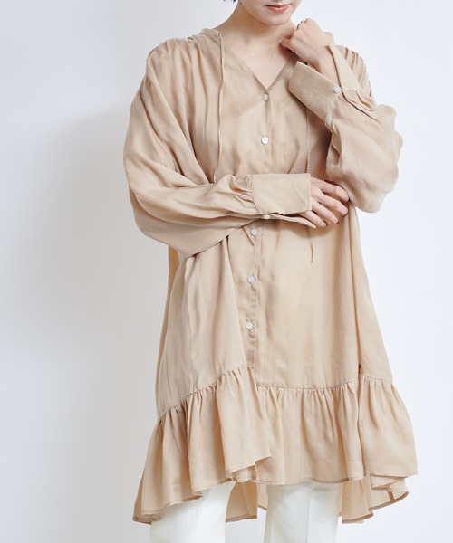 DouDou（ドゥドゥ）の「裾フリルチュニックブラウス（シャツ/ブラウス・レディース・オフホワイト/ベージュ・FREE）」の2枚目の写真