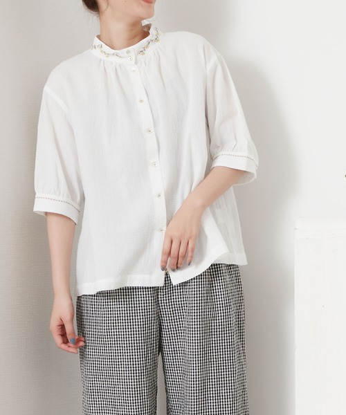 POU DOU DOU（プードゥドゥ）の「5分袖スタンド刺繍襟ブラウス（シャツ/ブラウス・レディース・ネイビー/オフホワイト/ブラック・3）」の6枚目の写真