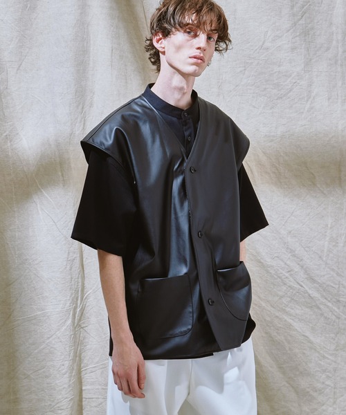 EMMA CLOTHES（エマクローズ）の「シンセティックレザー オーバーサイズ ジレベスト EMMA CLOTHES（ベスト・メンズ・ブラック・FREE）」の6枚目の写真